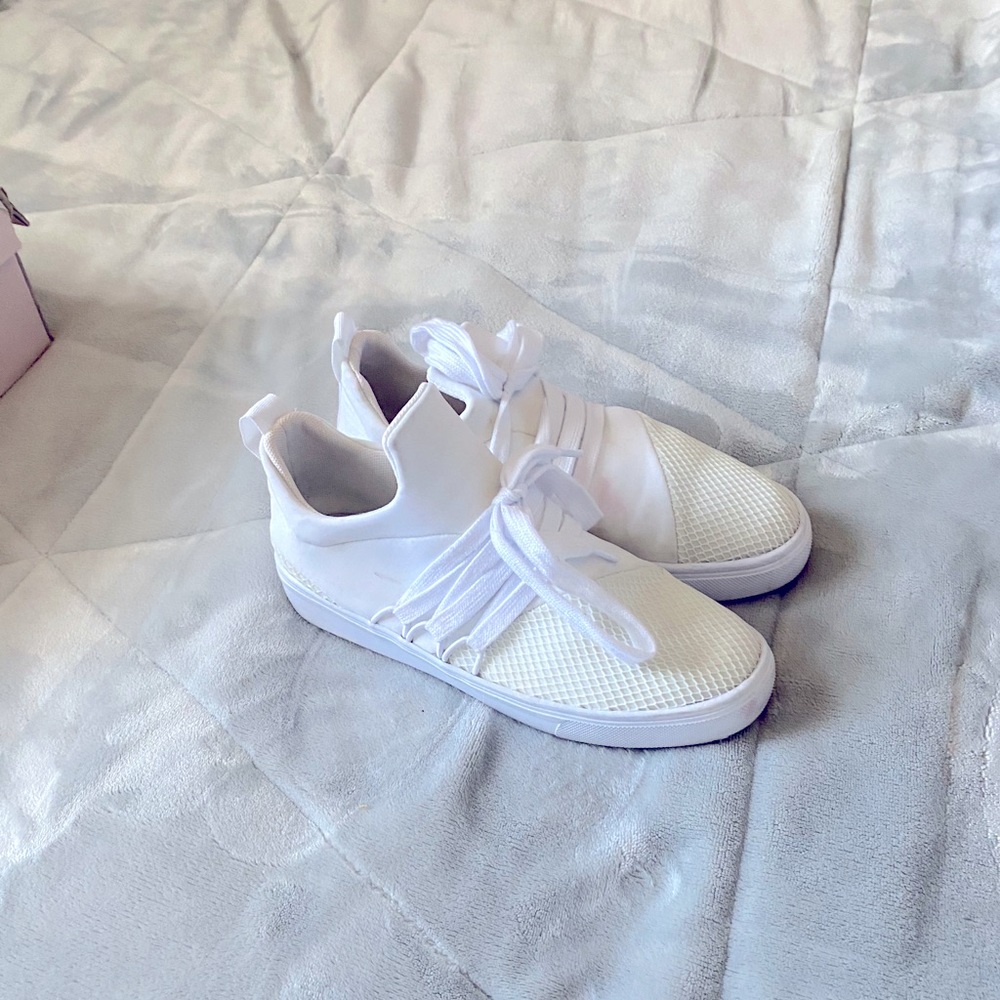 white steve madden lancer
